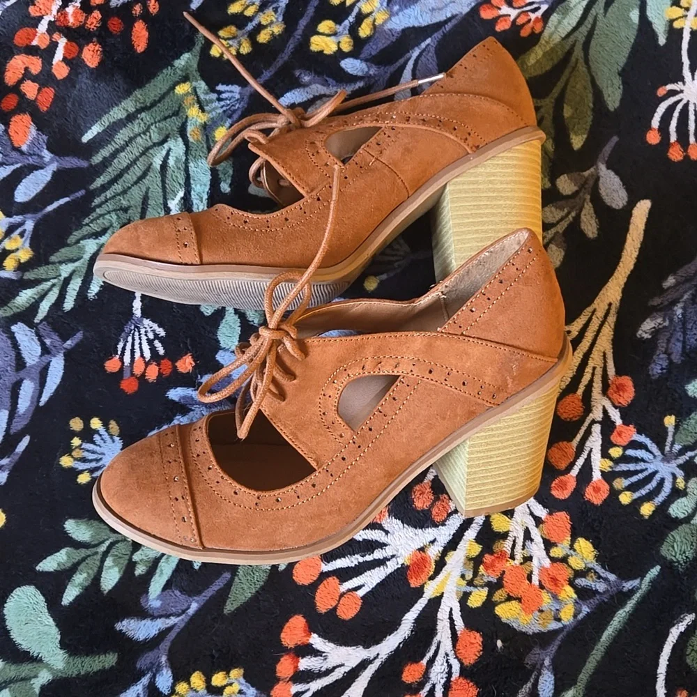 Qupid Oxfords Pumps - Picture 1 of 6